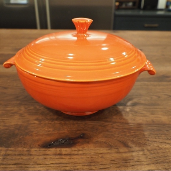 Vintage Fiesta red radioactive covered casserole - Picture 6 of 16